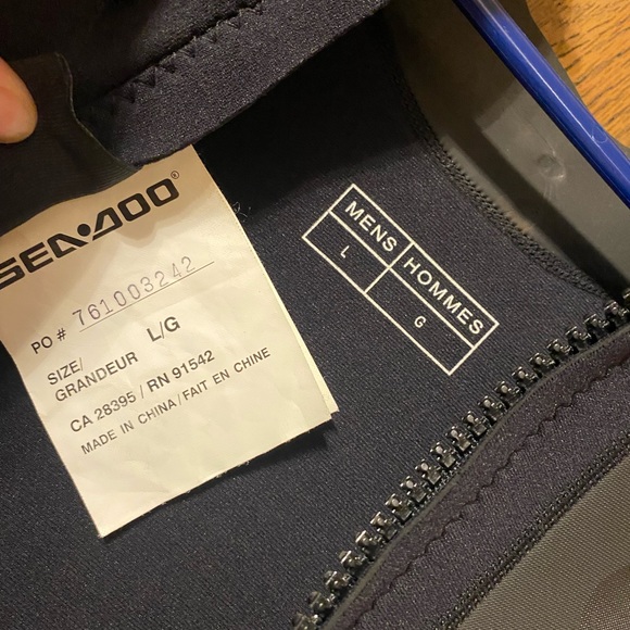 Men’s SeaDoo Large Wetsuit - Picture 3 of 3